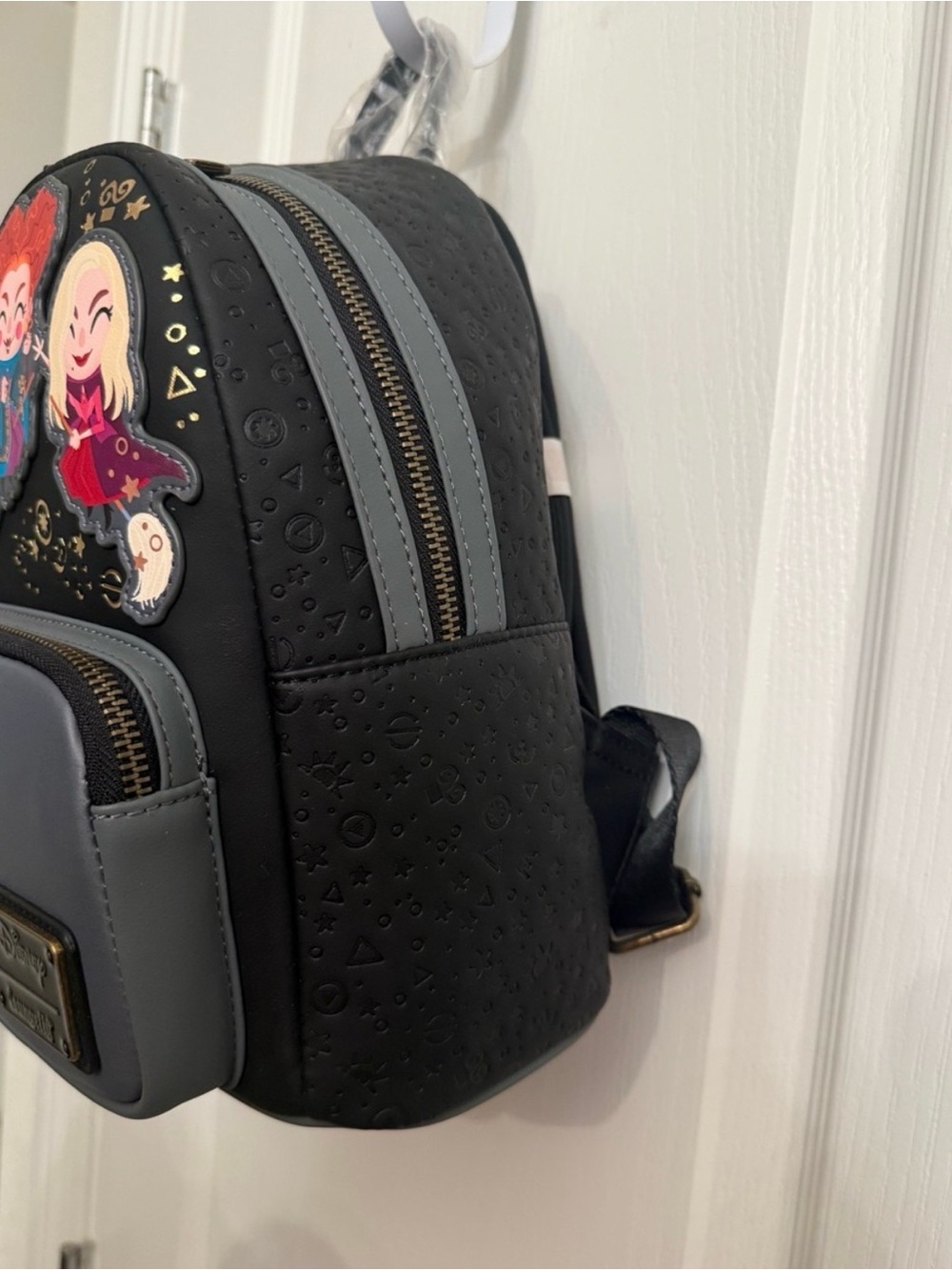 Loungefly Hocus Pocus Chibi Mini Backpack - Picture 3 of 7